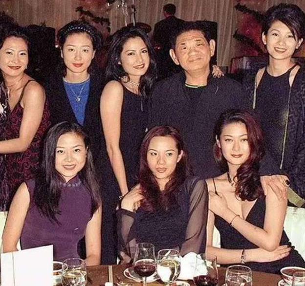 中國香港女明星，自信之光，展現(xiàn)變化之力