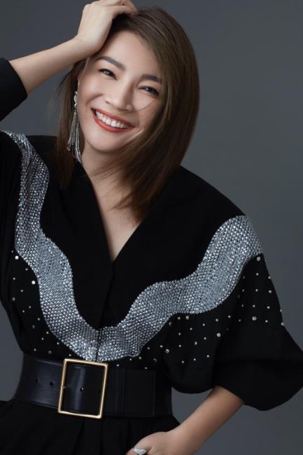 璀璨星光下的女演員張巖，魅力瞬間照片集