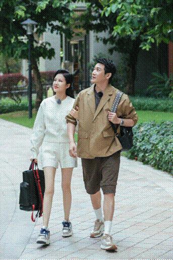 麥迪娜姜潮愛(ài)情事業(yè)雙豐收，最新動(dòng)態(tài)揭秘